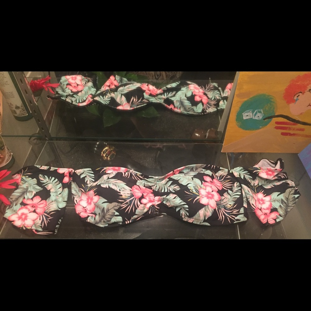 Swim/bandeau top!! Jrs size large